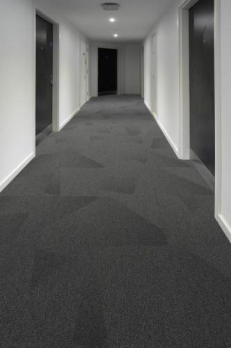 0668-tiltnturn-zinc-facet-533x800