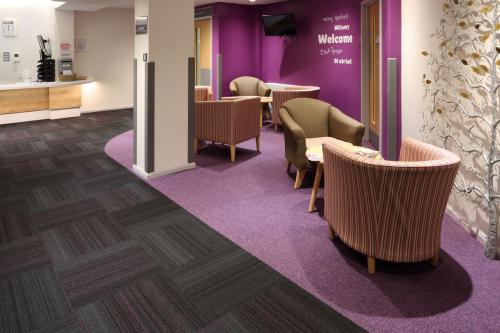 bolton-hospice-tivoli-hadron-010-carpet-tiles-carpet-tiles