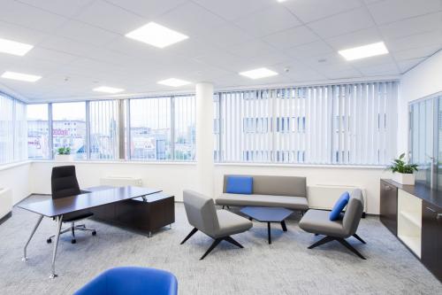 grey-alaska-carpet-tiles-in-high-end-office-01