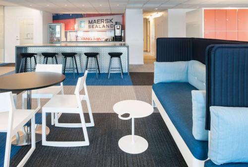 lateral-carpet-tiles-microsoft-sweden-06-1191x800