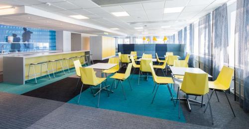 lateral-carpet-tiles-microsoft-sweden-08-1200x624