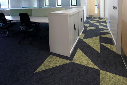 osaka-carpet-tiles-in-office-05