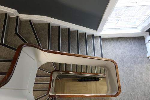 osaka-carpet-tiles-in-offices-of-university-of-leeds-08